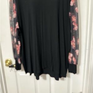 Maurice’s long sleeve t-shirt with sheer sleeves. Size 3X
